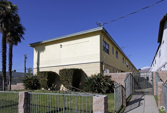 Building Photo - 556 W Vesta St