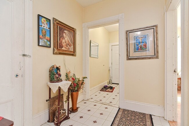 Building Photo - 47 Mozart St