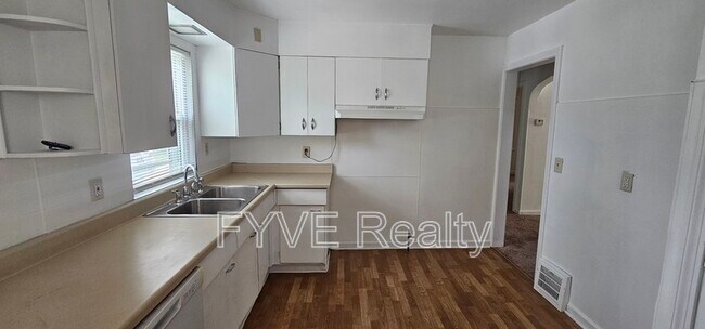 Foto del edificio - 21314 Clare Ave