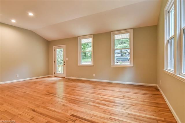 Foto del edificio - Cozy 3 Bedroom 1.5 Bathroom Home Nestled In Black Mountain