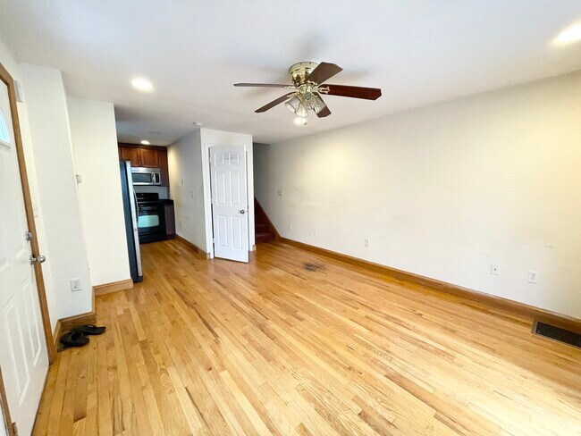 Foto del edificio - 231 W 3rd St