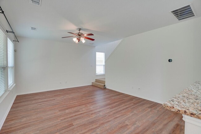 Foto del edificio - 1609 Waxberry Ln