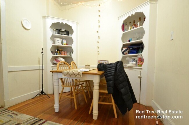 Building Photo - 316 St Paul St