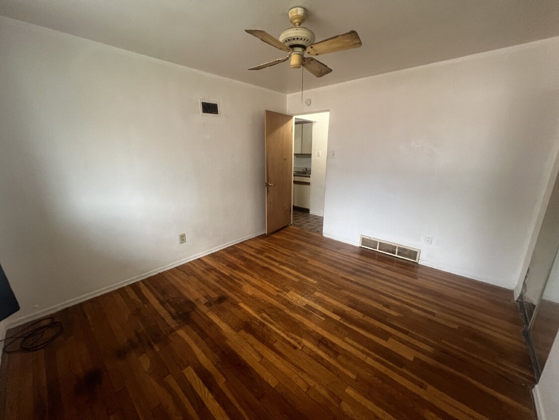 Primary Photo - Charming 1-Bedroom Apartment Near Cherokee...