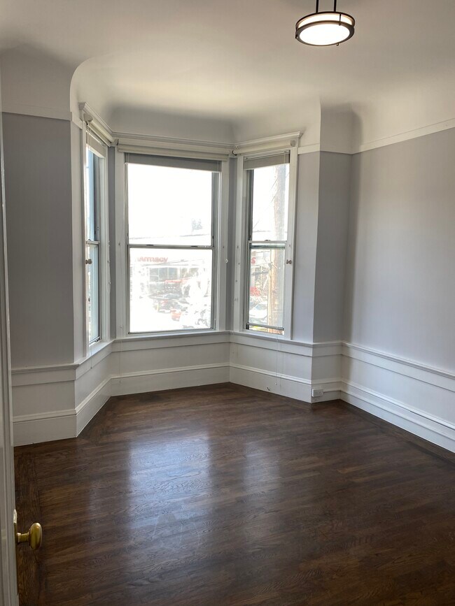 Building Photo - 1038 Hyde St