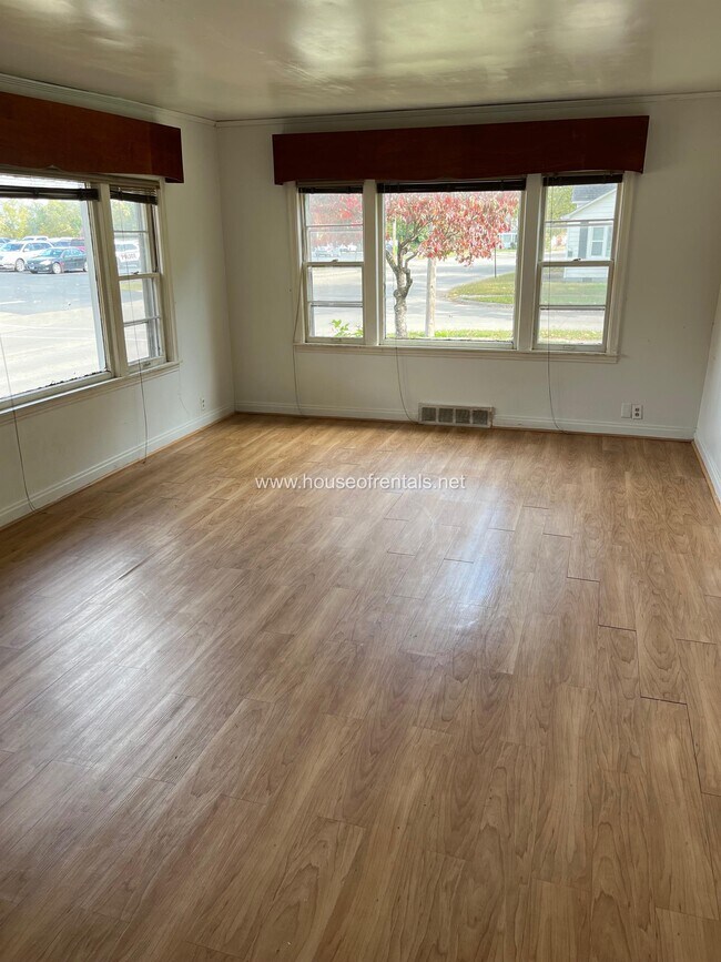 Building Photo - 621 N 10th St