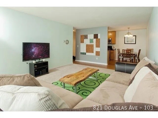 Foto del edificio - 821 Douglas Ave