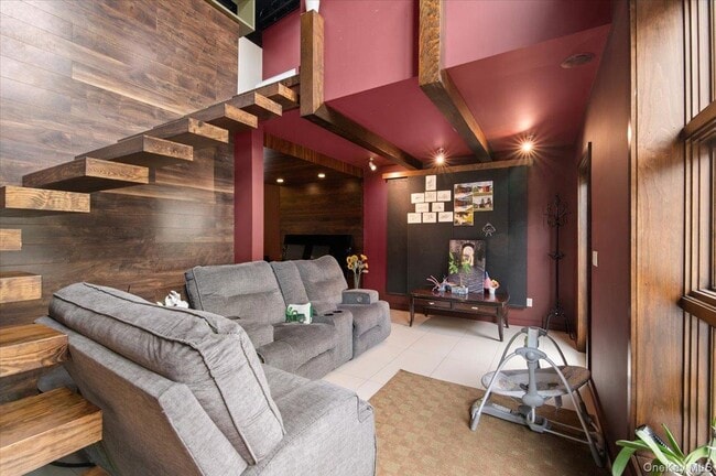 Foto del edificio - 97 Pine Hollow Rd
