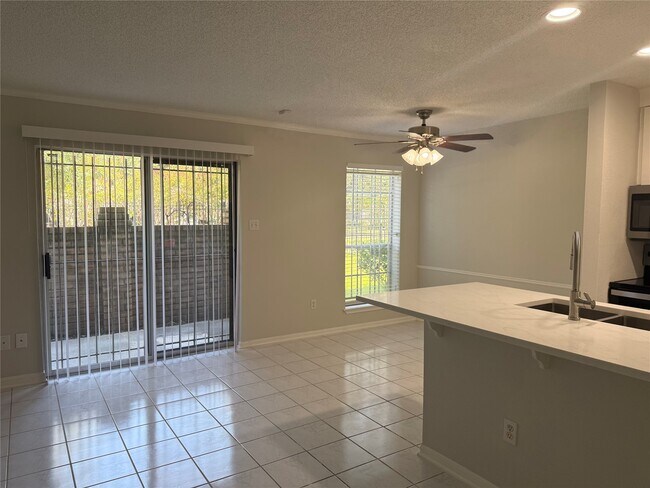 Foto del edificio - 2120 El Paseo St