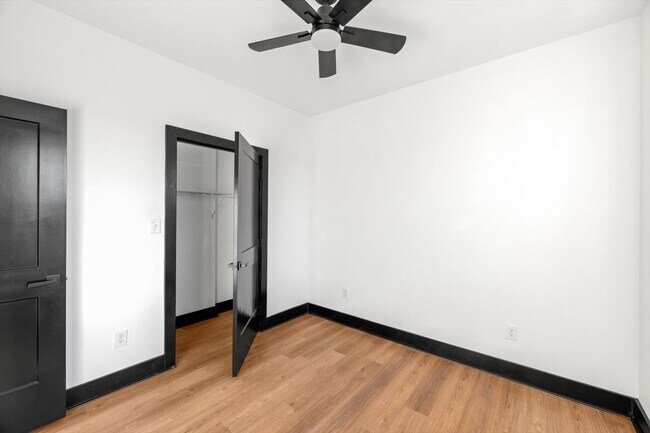 Foto del edificio - 2343 Parkview Ave