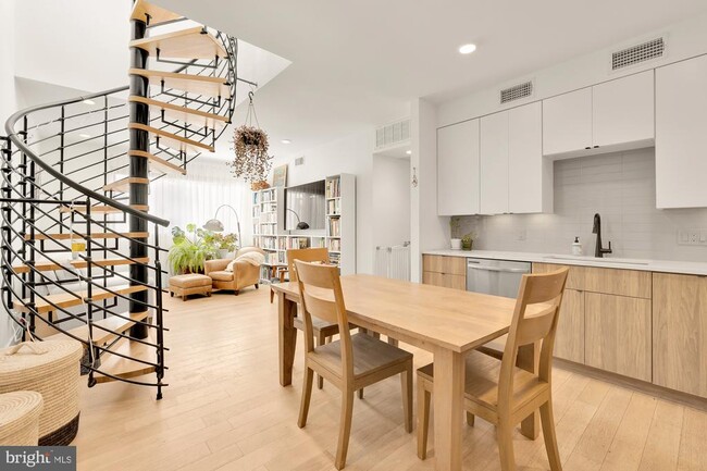 Foto del edificio - 3514 13th St NW