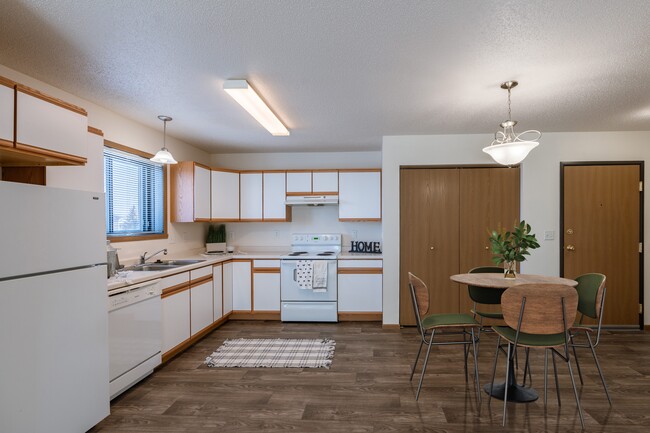 Apartamentos para correr del águila en Fargo, ND | Cocina - Eagle Run