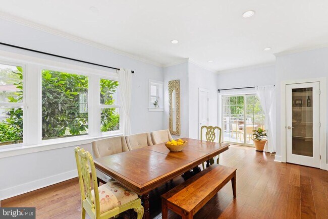 Foto del edificio - 6729 Piney Branch Rd NW