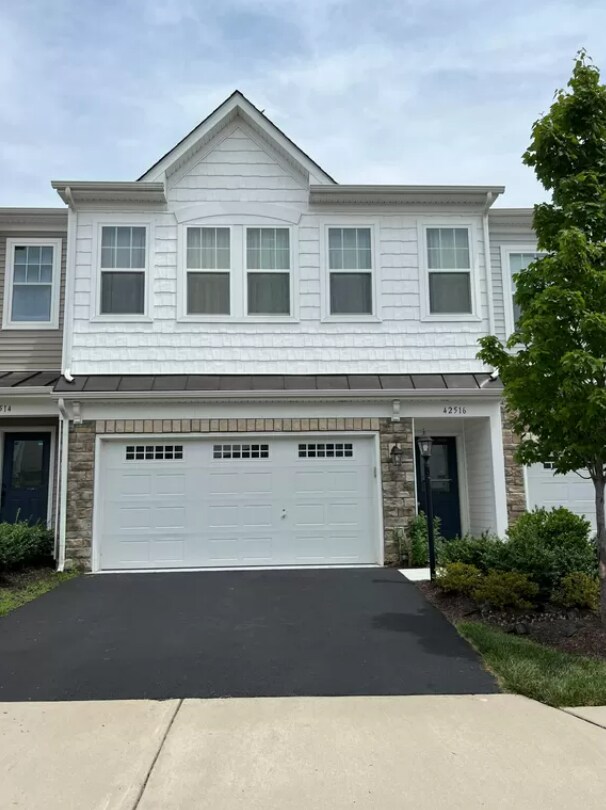 Foto principal - 42516 Benfold Square
