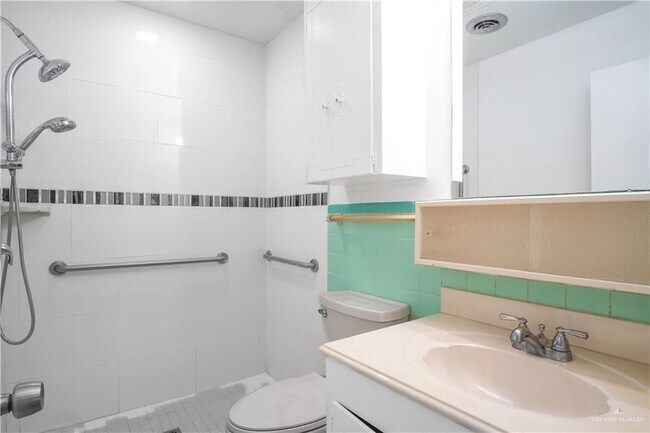 Foto del edificio - 18 Cd Ave