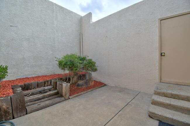 Building Photo - 8304 Della Rd NE