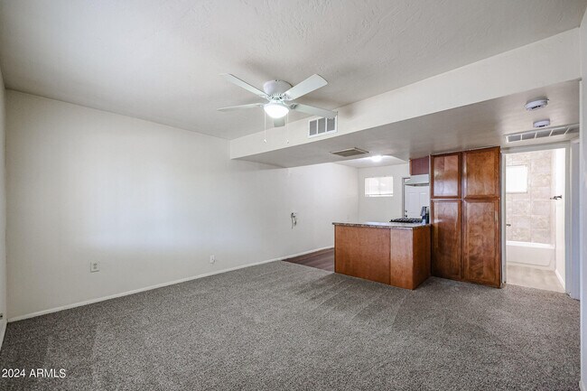 Building Photo - 8841 N 6th St
