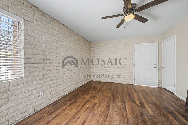 Foto del edificio - 1204 S McClintock Dr