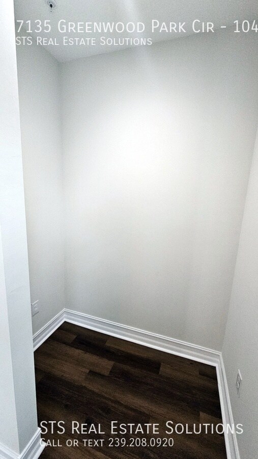 Foto del edificio - 7135 Greenwood Park Cir