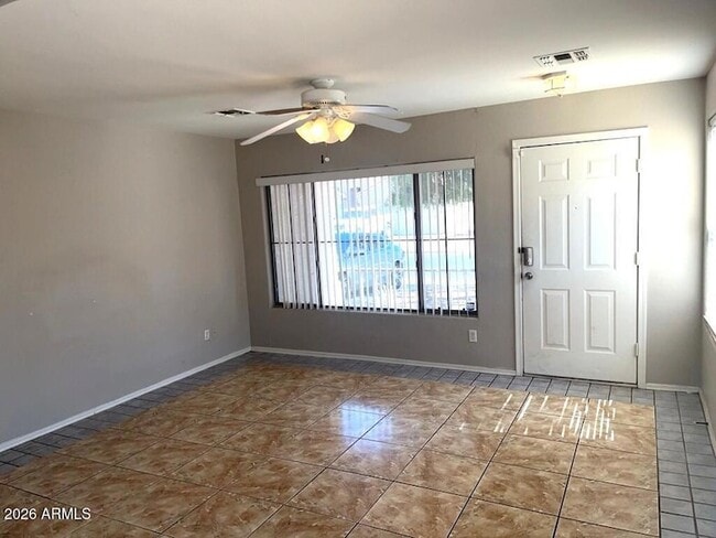 Foto del edificio - 12718 W Willow Ave