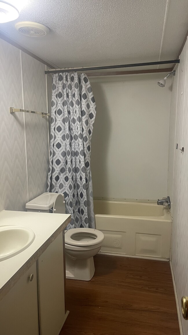 Building Photo - 1518 Lee County Rd 270