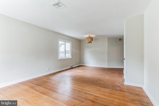 Building Photo - 770 Monroe Ave
