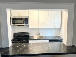 Kitchen from breakfast bar - 514 Walnut Ave