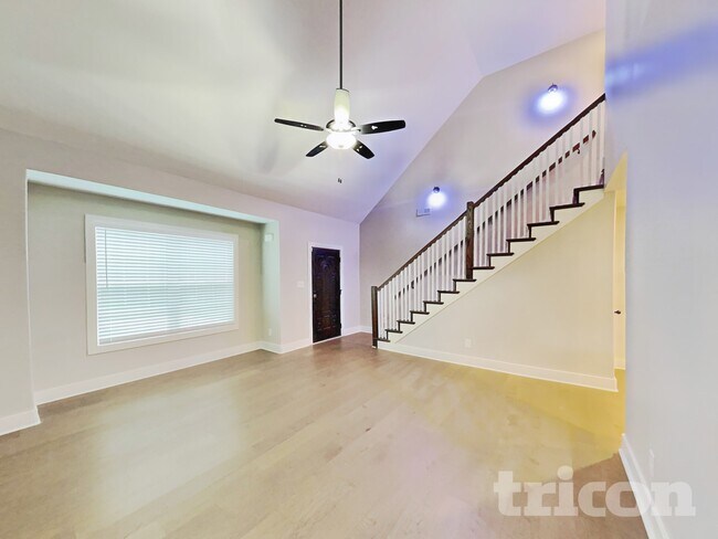 Foto del edificio - 492 Woodtrace Dr