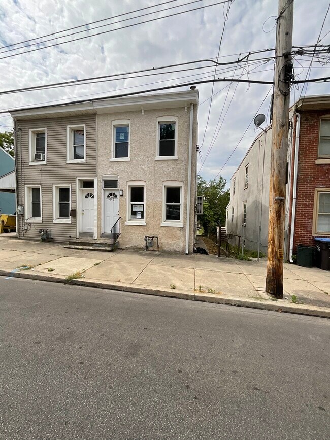 Foto del edificio - 442 E Moore St