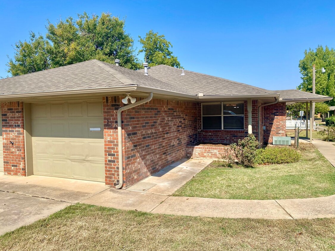 Foto principal - Quiet 2 Bed, 1 Bath in Edmond