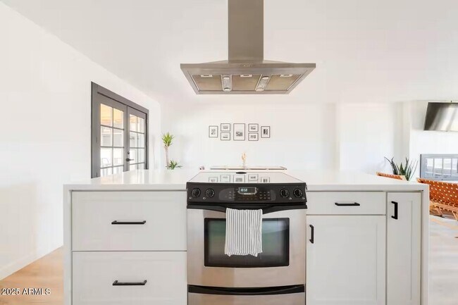 Foto del edificio - 8447 E Vernon Ave