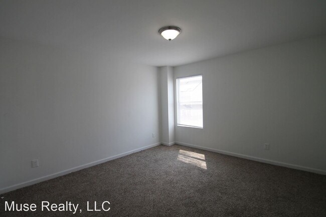 Building Photo - 4 br, 2.5 bath House - 831 Yale Street