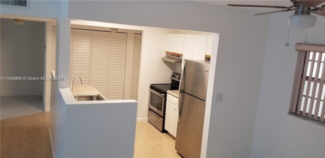 Building Photo - 10751 Royal Palm Blvd