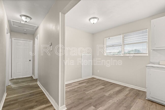 Building Photo - 4404 Pecan Ln