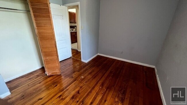 Foto del edificio - LARGE ROOMS FOR RENT  BROOKLYN AVENUE/ PRI...