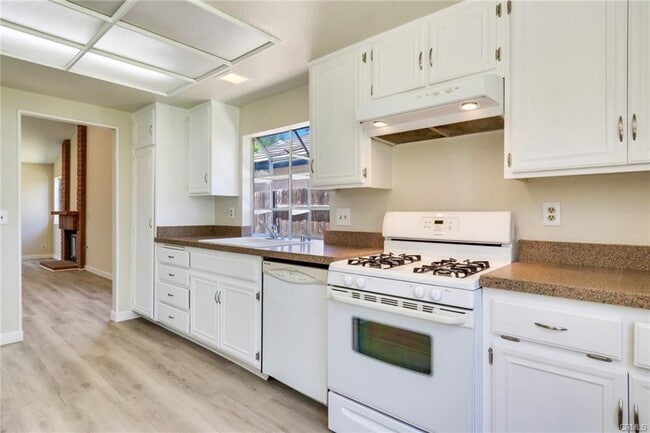 Building Photo - 13671 Ford Pl