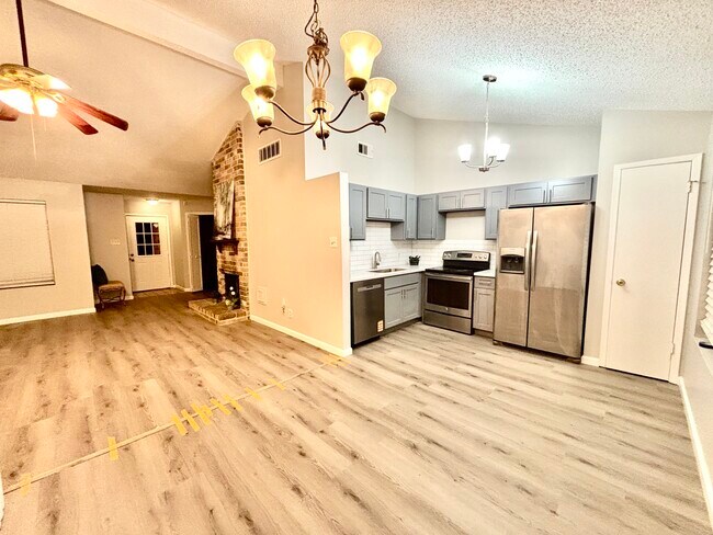 Foto del edificio - 2403 Chimneystone Cir