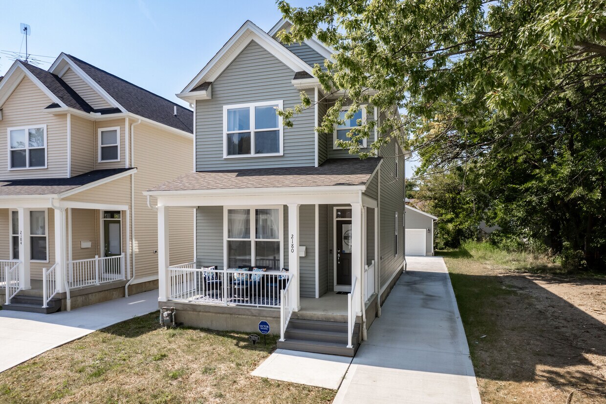 Foto principal - 2180 E 97th St