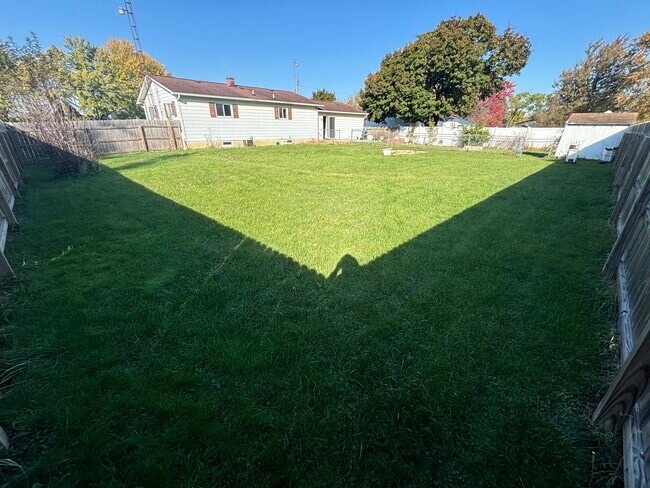 Foto del edificio - Columbine Ave