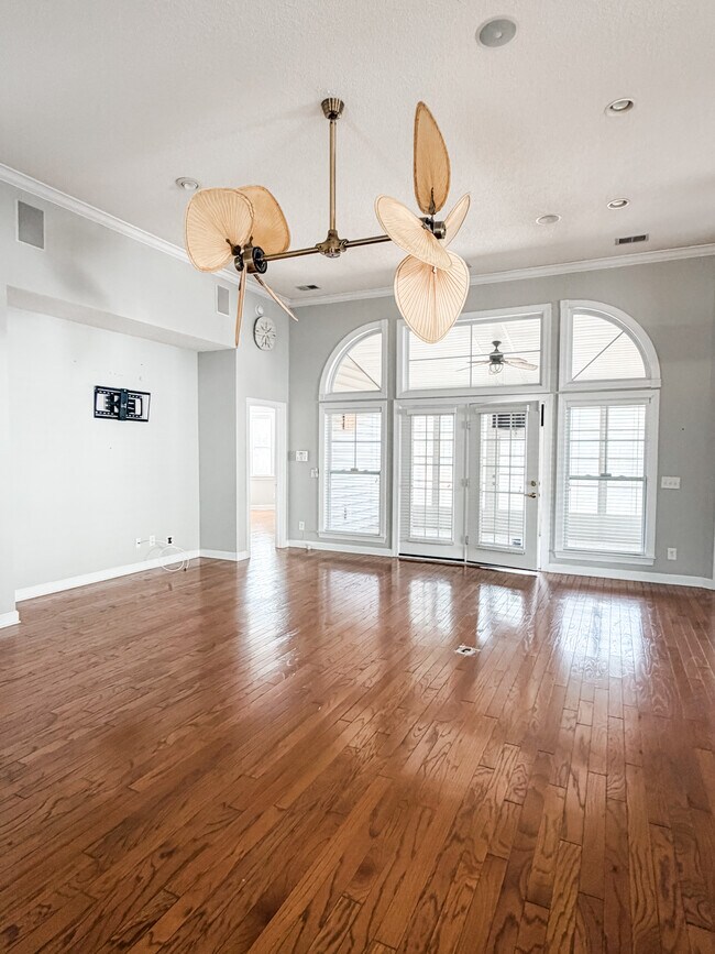 Building Photo - 338 Camden Cir