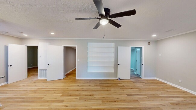 Foto del edificio - Walk to Downtown Prattville!!! 4/2 Completely Updated!
