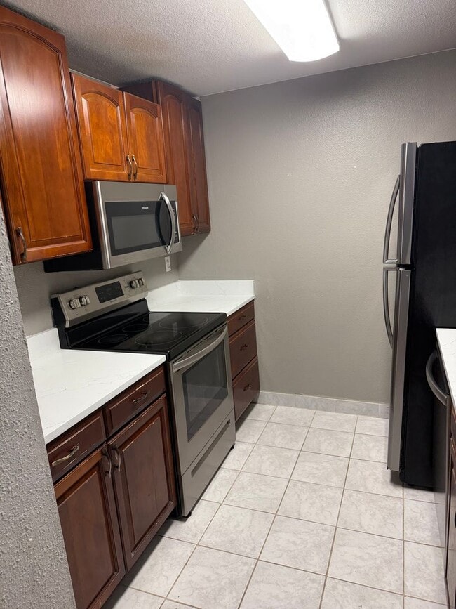 Photo - 3 Bedroom 2 Bath Lower Unit Walkout Patio ... House