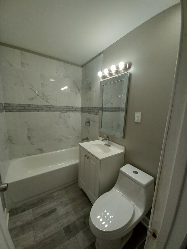 Foto del edificio - 3 Bedroom Home on a Quiet Block