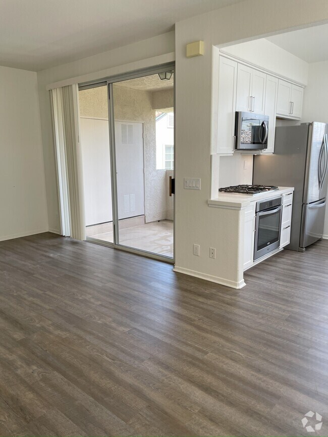 Sunstream At Carmel Del Mar Apartments for Rent with a Yard San Diego