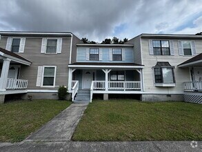 Building Photo - 912 Pineland Ave