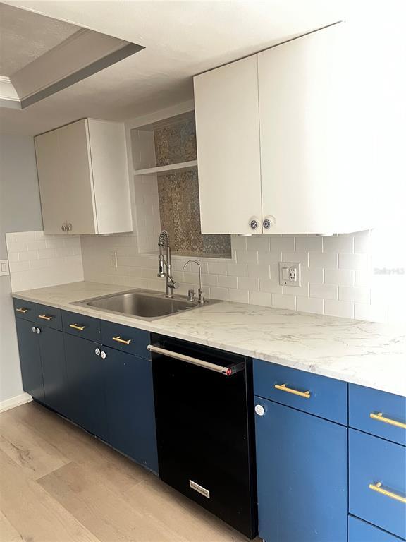 Foto del edificio - 5645 Marble Dr