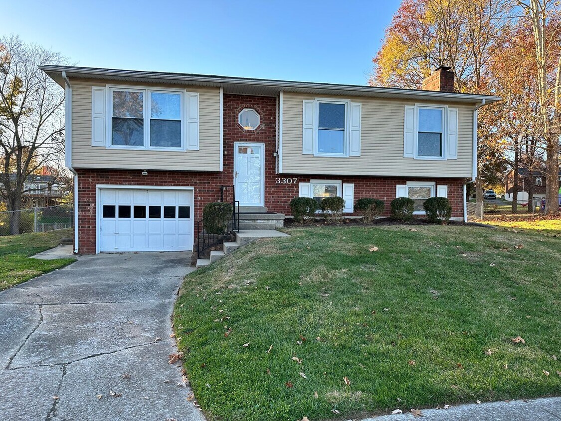 Primary Photo - Lovely 4 BR Home in S Lexington! Attached ...