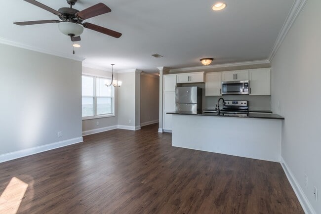 Building Photo - 212I Carver Ln