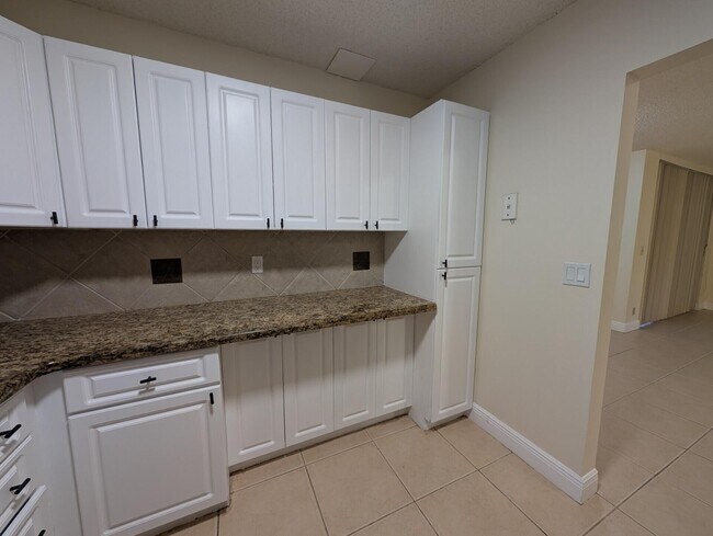 Building Photo - 3830 Coral Tree Cir