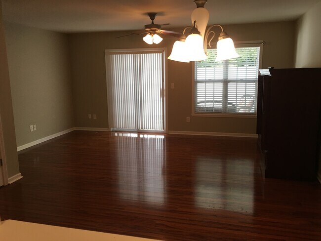 Foto del edificio - 448 Dunwood Dr